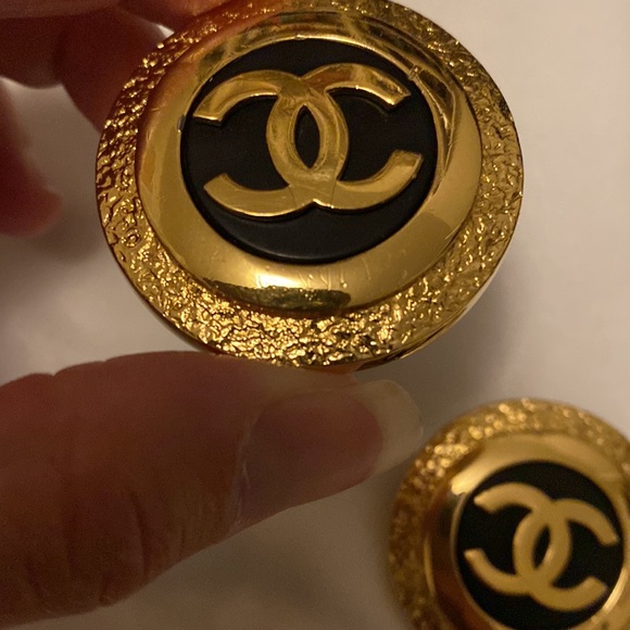 Super Rare Chanel huge vintage earrings - Picture 3 of 8